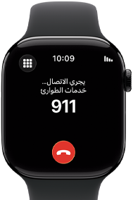 Apple Watch Series 11، إطار ألومنيوم بلون أسود لامع، مكالمة طوارئ على الرقم 911 على الشاشة، الجزء الخارجي الأيمن: التاج الرقمي، حزام رياضي أسود