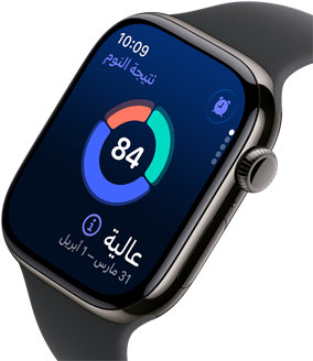 لقطة مقربة لساعة Apple Watch Series 11 مع إطار تيتانيوم بلون رمادي بني، تعرض ميزة نتيجة النوم على الشاشة