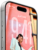 iPhone 17 Pro، الجزء الأمامي الخارجي، يعرض شاشة القفل لنظام iOS 26، ميزة Dynamic Island في الأعلى، زر الإجراءات، زرّا ضبط مستوى الصوت